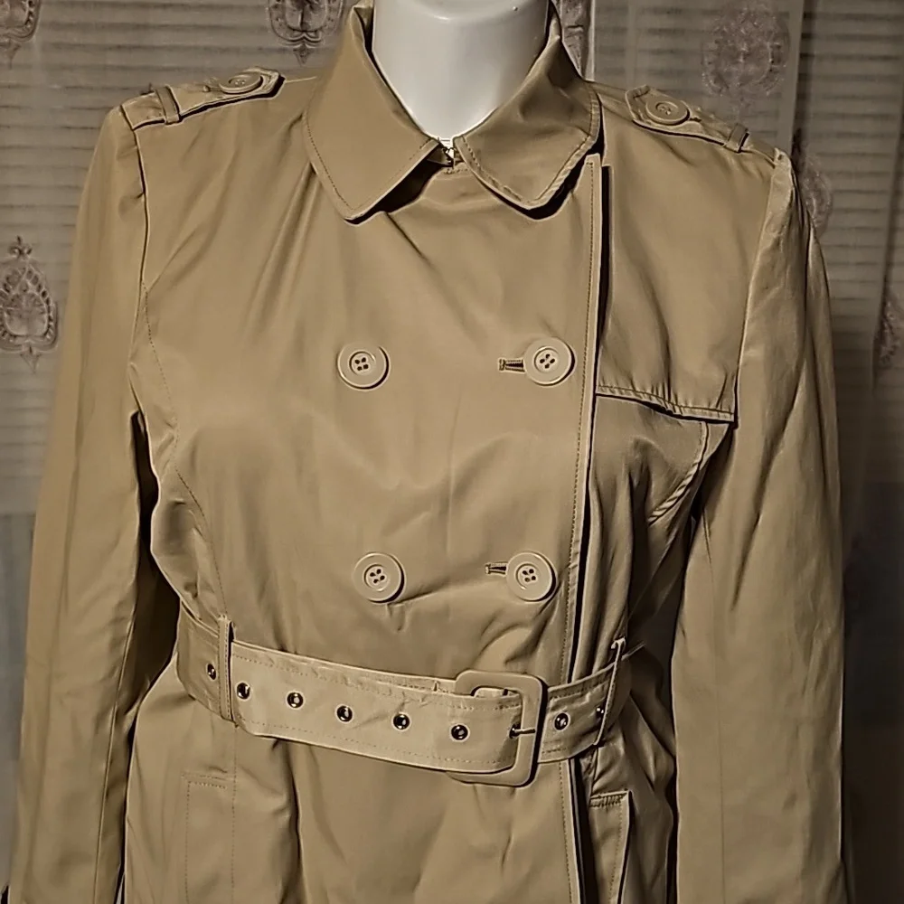 Beige Coat - Picture 4 of 16